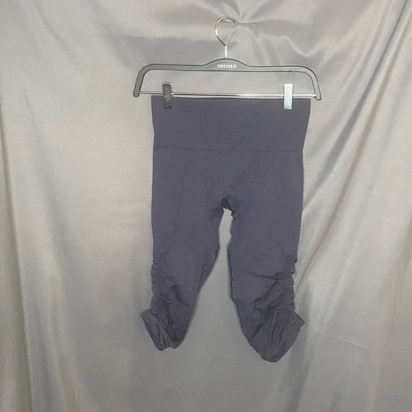 Lululemon seamless crop - Picture 1 of 4